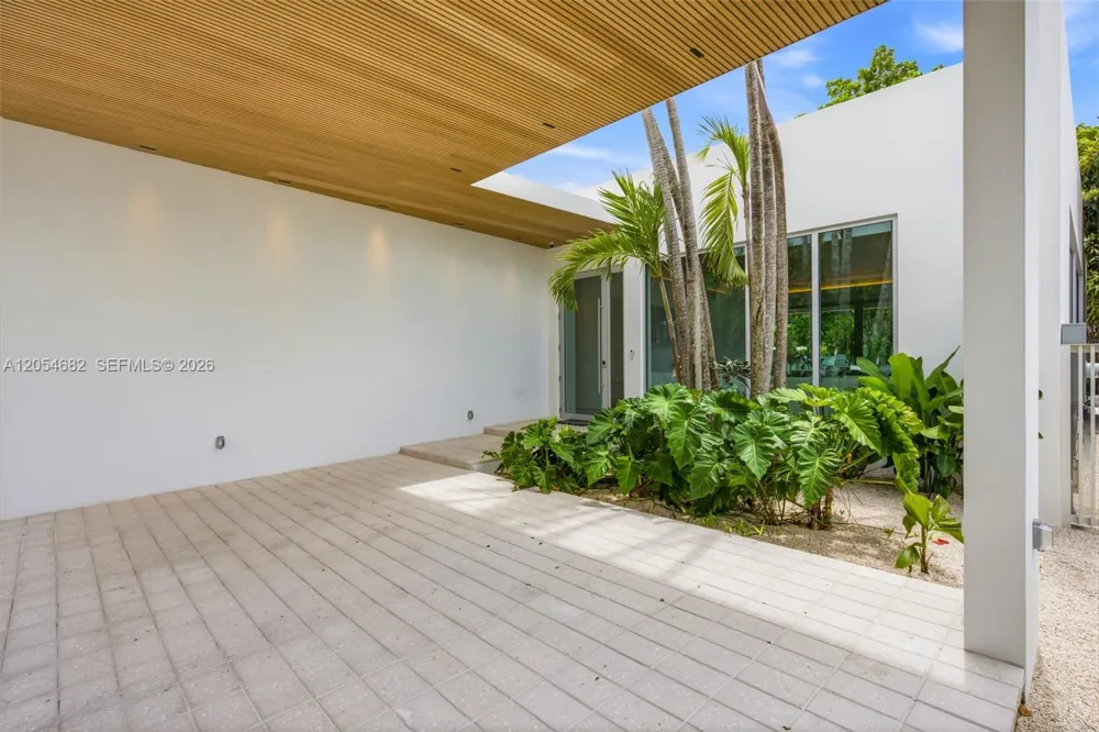 188 Cherokee St Miami Springs, FL 33166