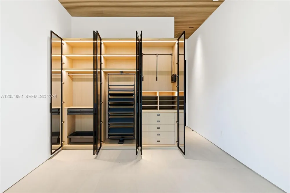 188 Cherokee St Miami Springs, FL 33166