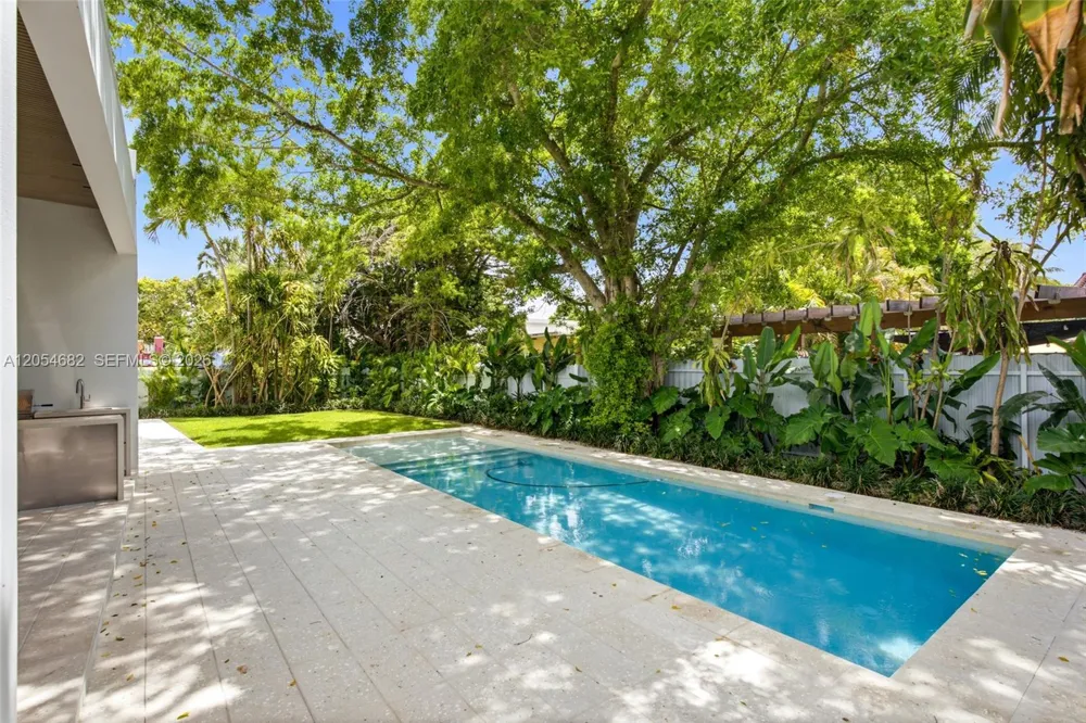 188 Cherokee St Miami Springs, FL 33166