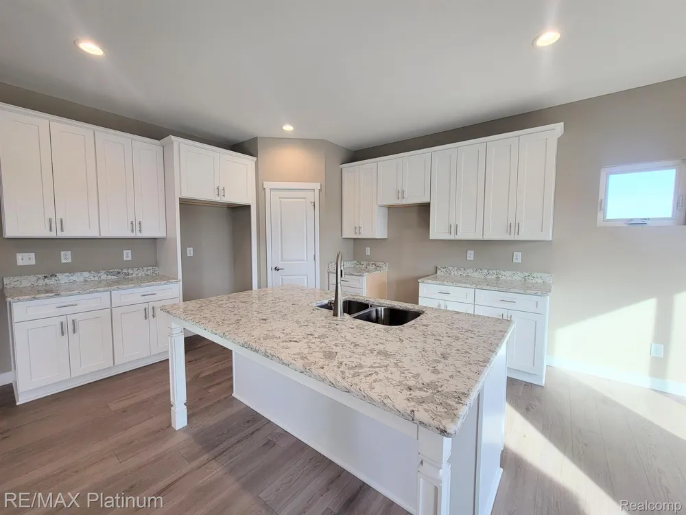 6251 Brook Stone Lane Fenton Charter Township, MI 48451