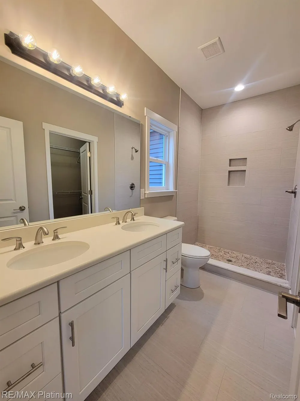 6251 Brook Stone Lane Fenton Charter Township, MI 48451