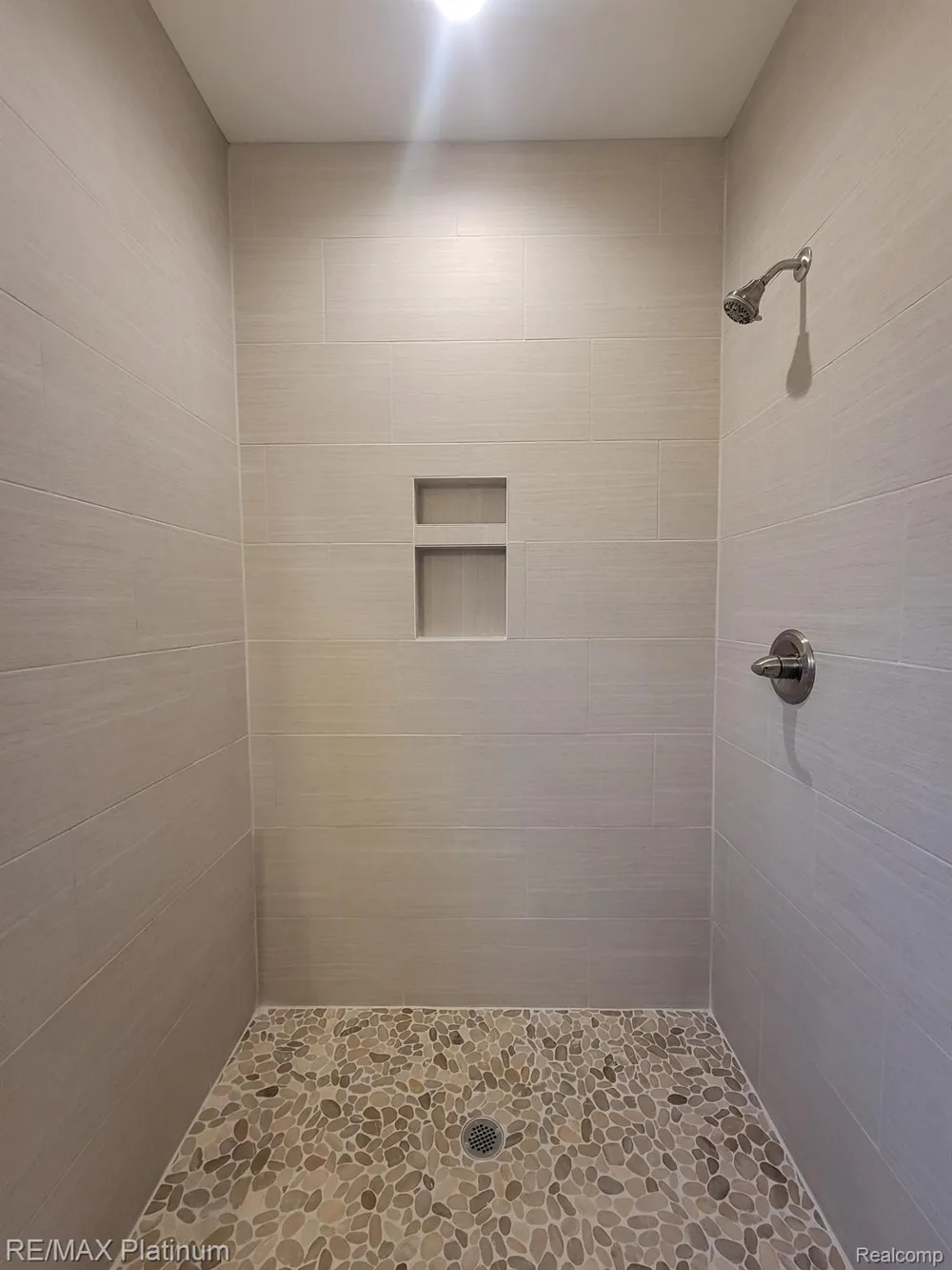 6251 Brook Stone Lane Fenton Charter Township, MI 48451