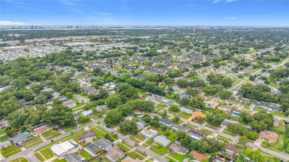 890 7TH AVENUE NE Largo, FL 33770
