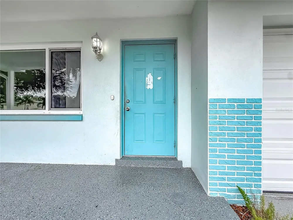890 7TH AVENUE NE Largo, FL 33770