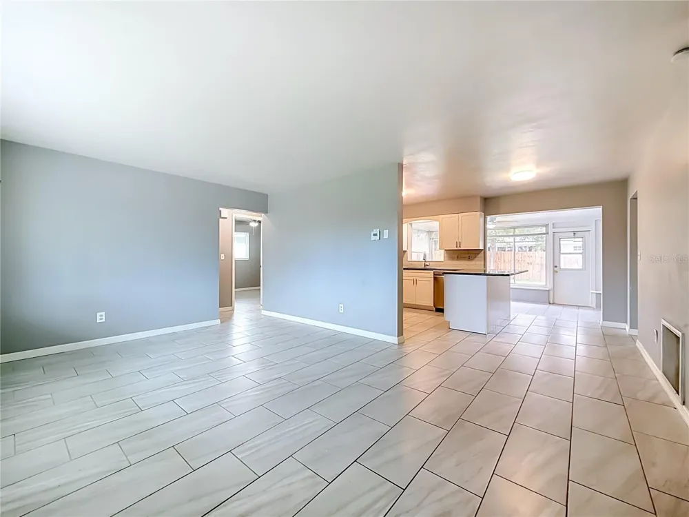 890 7TH AVENUE NE Largo, FL 33770