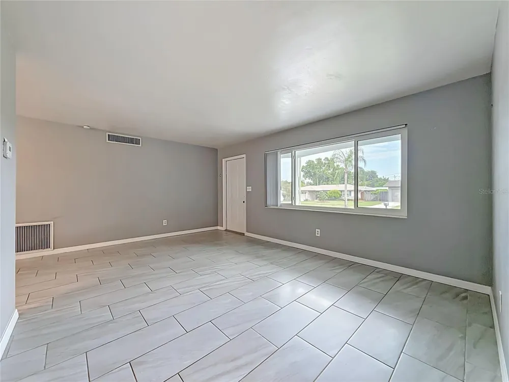 890 7TH AVENUE NE Largo, FL 33770