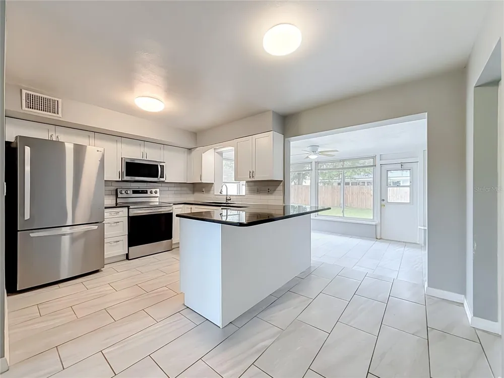 890 7TH AVENUE NE Largo, FL 33770