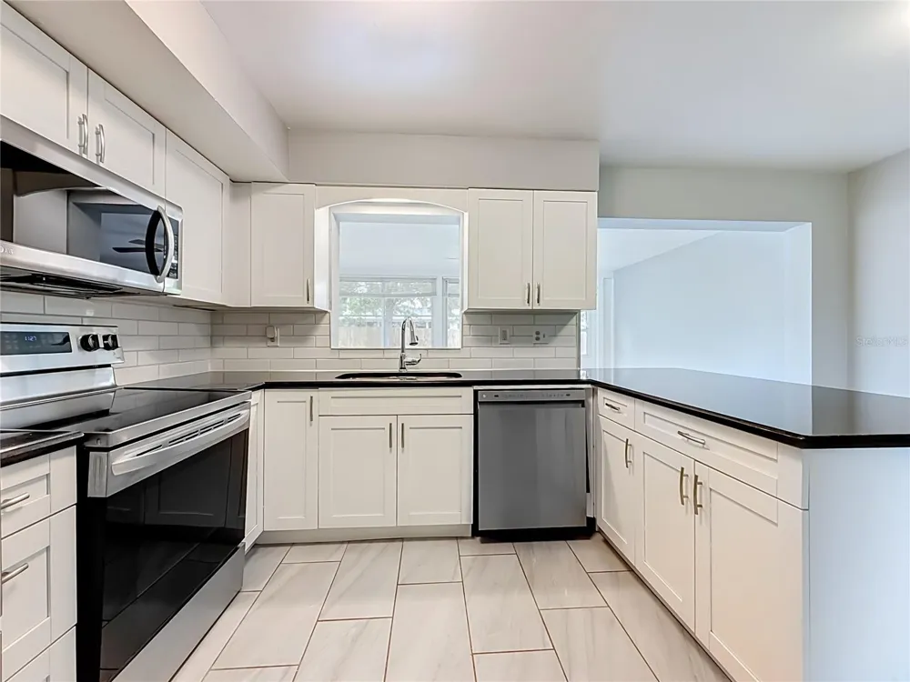 890 7TH AVENUE NE Largo, FL 33770