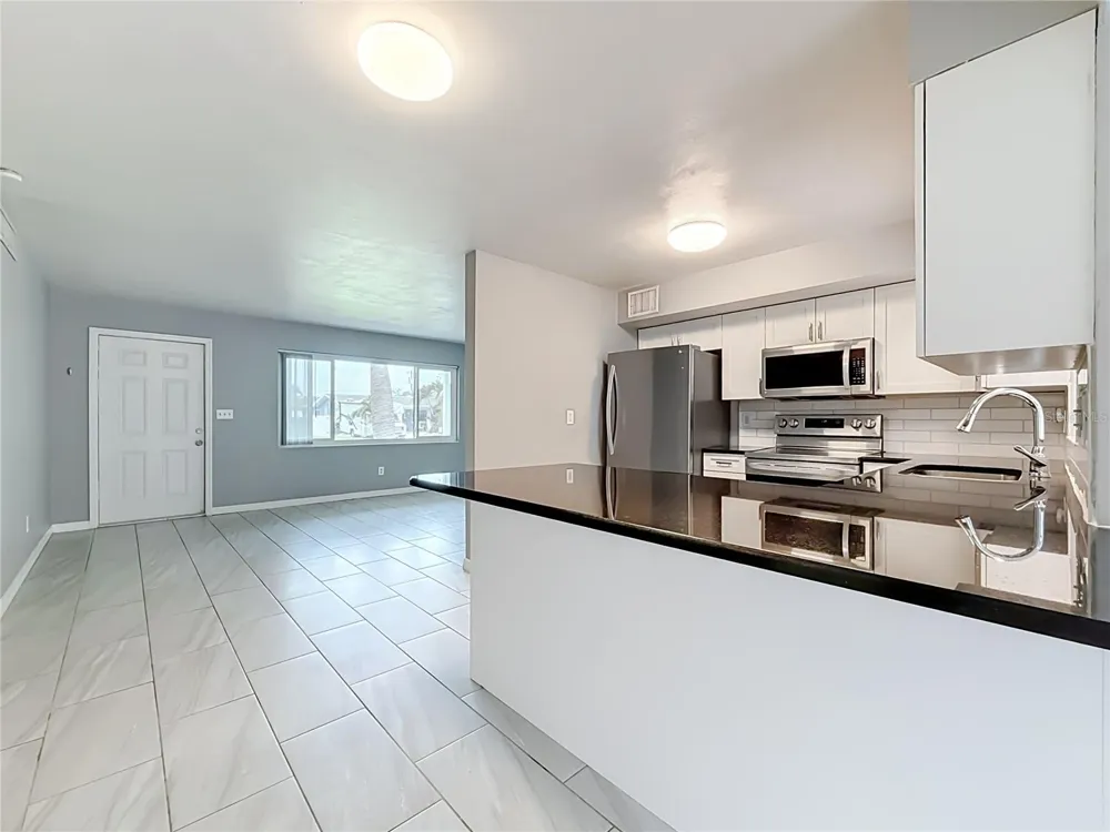 890 7TH AVENUE NE Largo, FL 33770