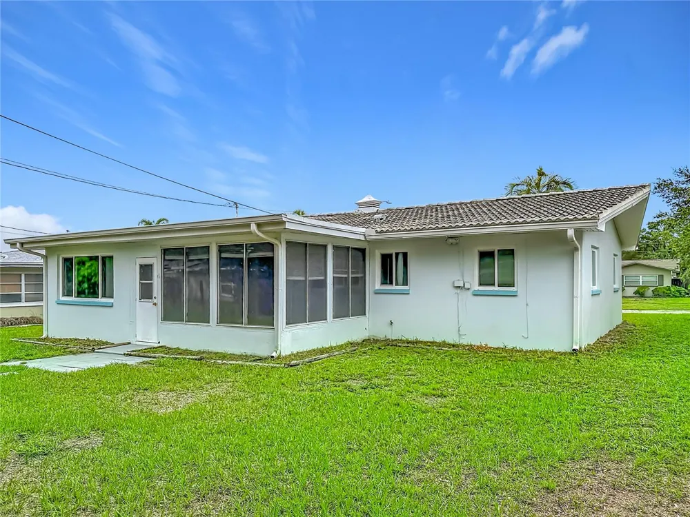 890 7TH AVENUE NE Largo, FL 33770