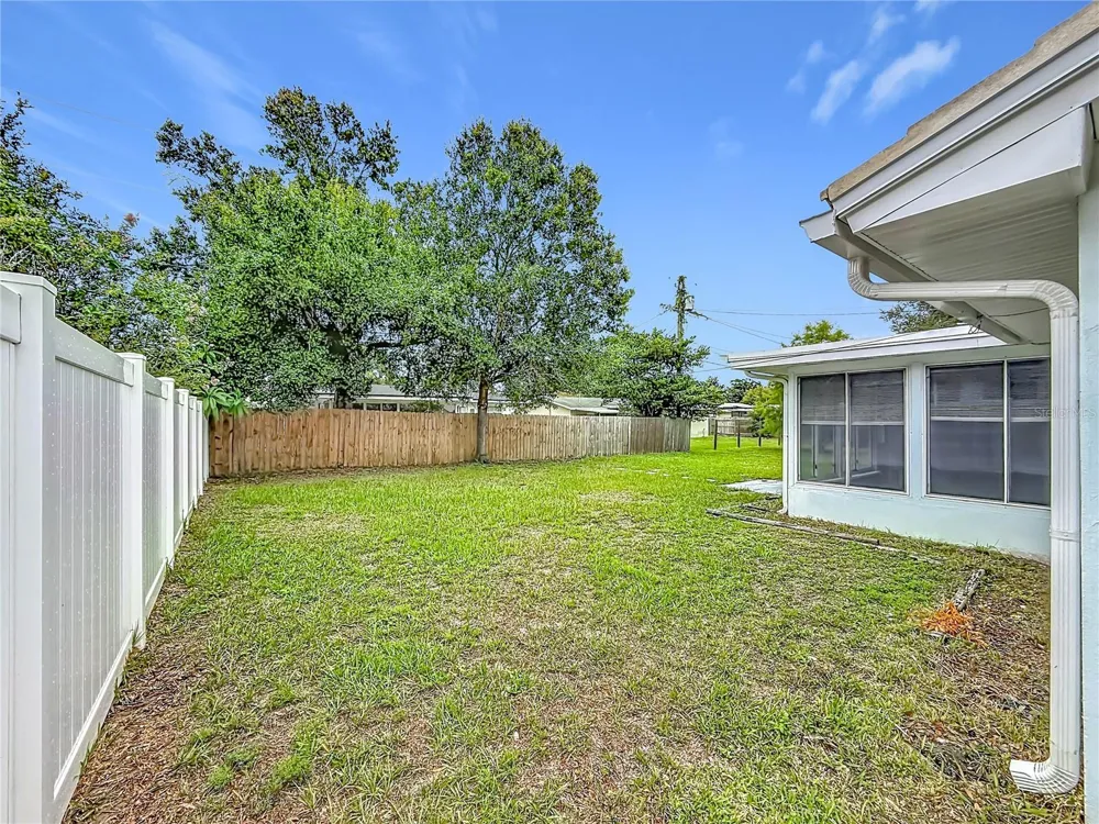 890 7TH AVENUE NE Largo, FL 33770