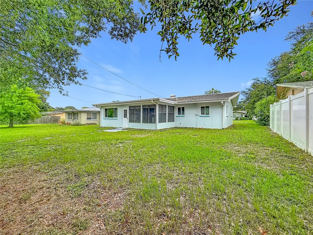 890 7TH AVENUE NE Largo, FL 33770