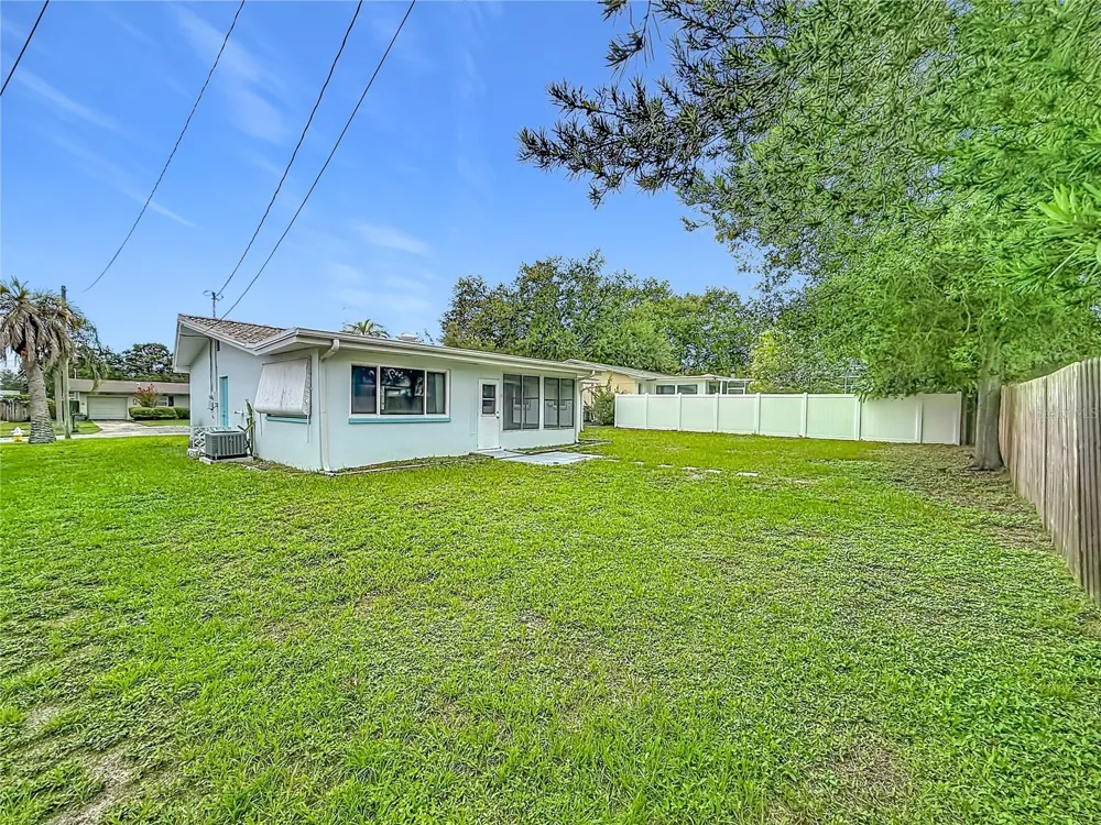 890 7TH AVENUE NE Largo, FL 33770