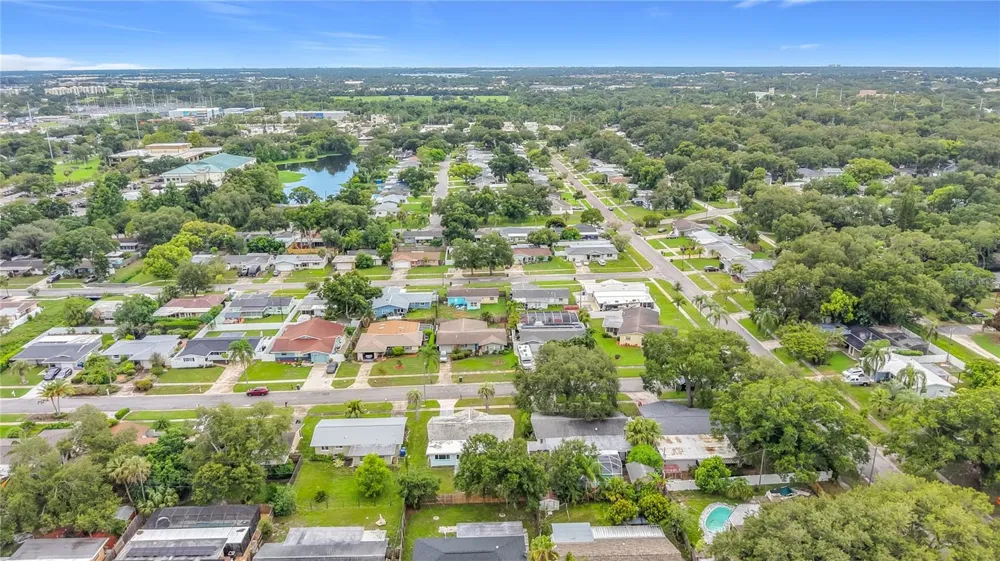 890 7TH AVENUE NE Largo, FL 33770