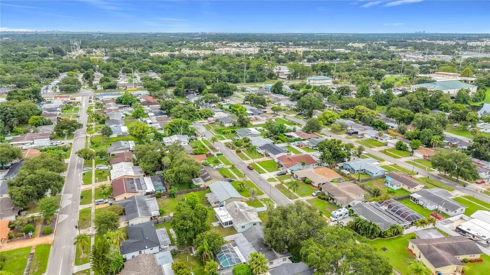 890 7TH AVENUE NE Largo, FL 33770