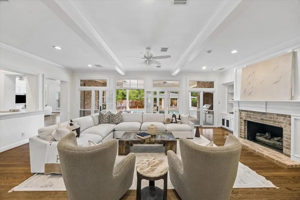 223 Heritage Oaks Lane Houston, TX 77024