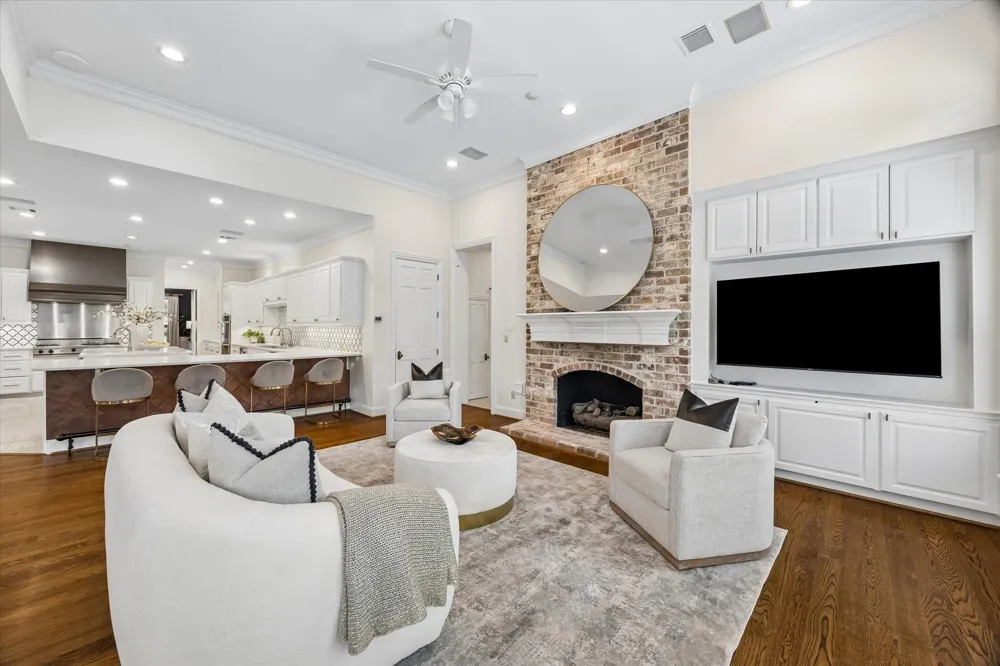 223 Heritage Oaks Lane Houston, TX 77024