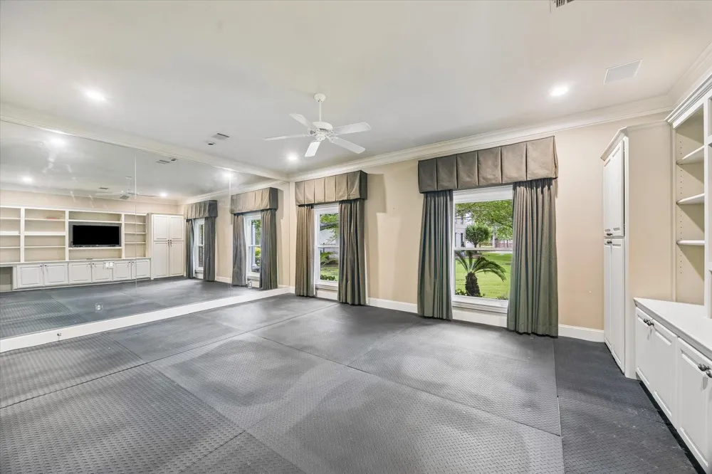 223 Heritage Oaks Lane Houston, TX 77024