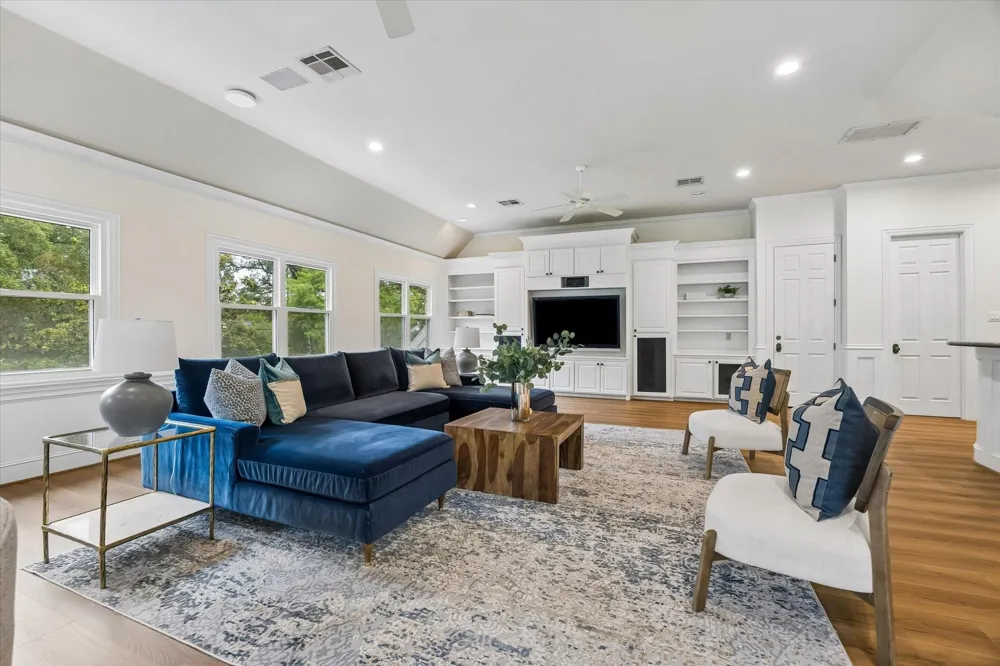 223 Heritage Oaks Lane Houston, TX 77024