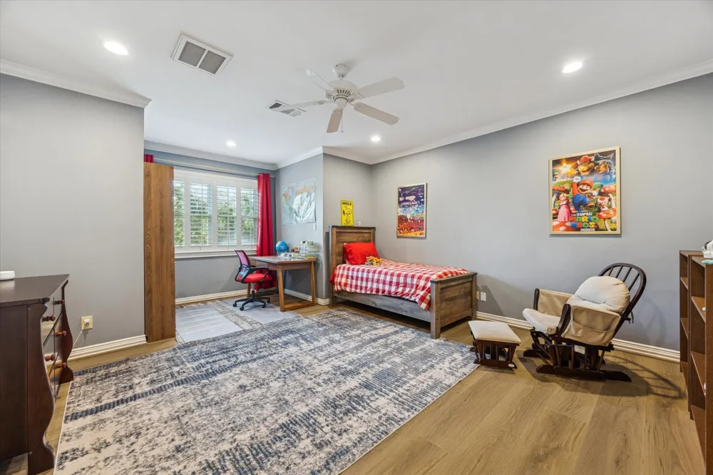 223 Heritage Oaks Lane Houston, TX 77024
