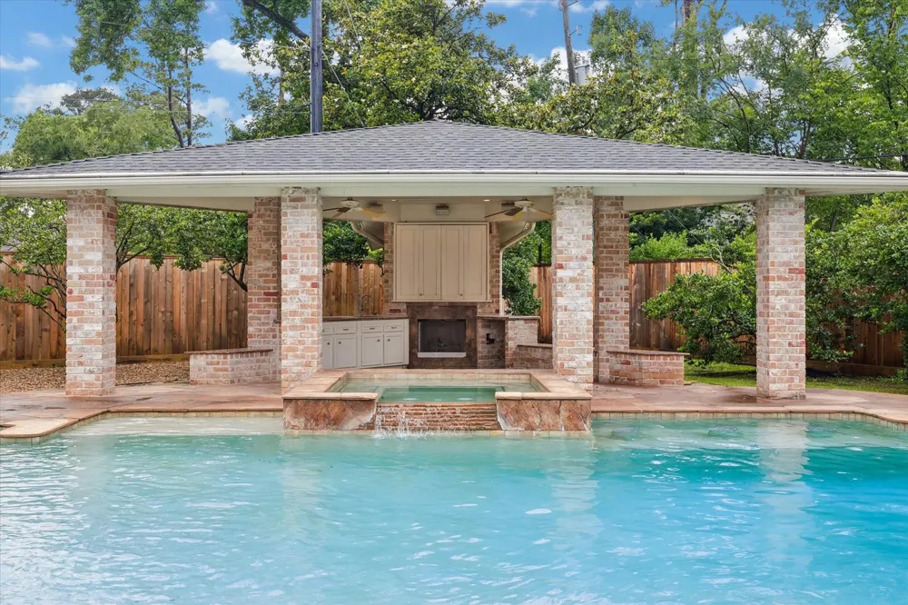 223 Heritage Oaks Lane Houston, TX 77024