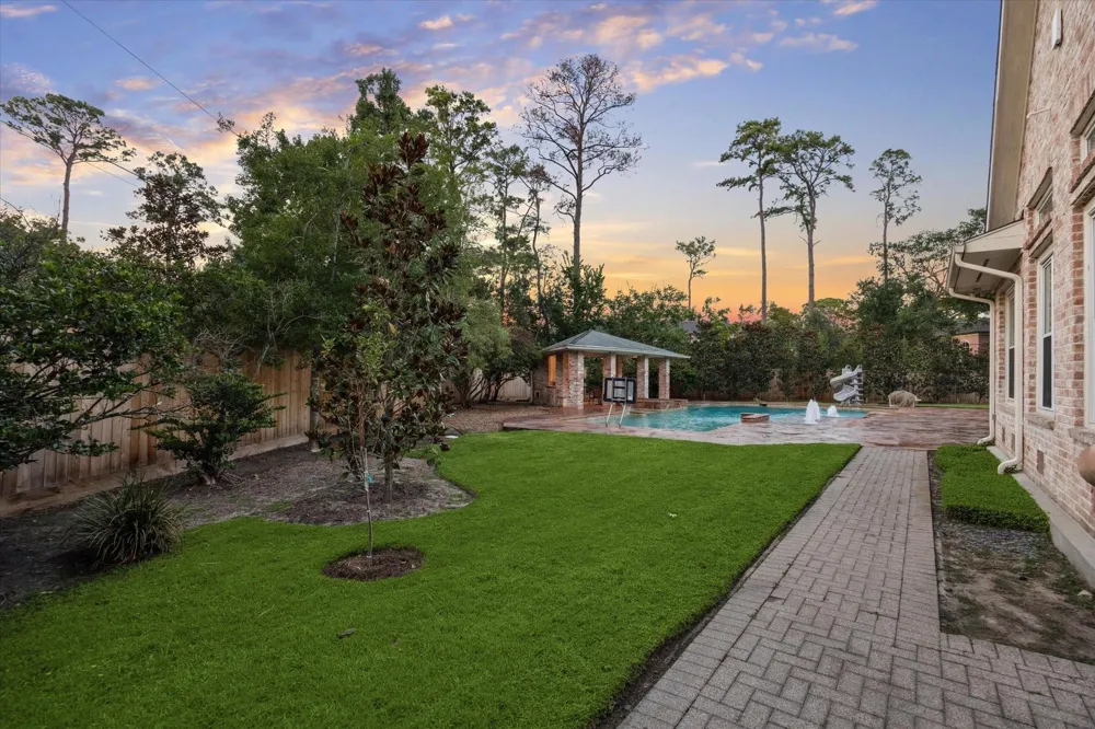 223 Heritage Oaks Lane Houston, TX 77024