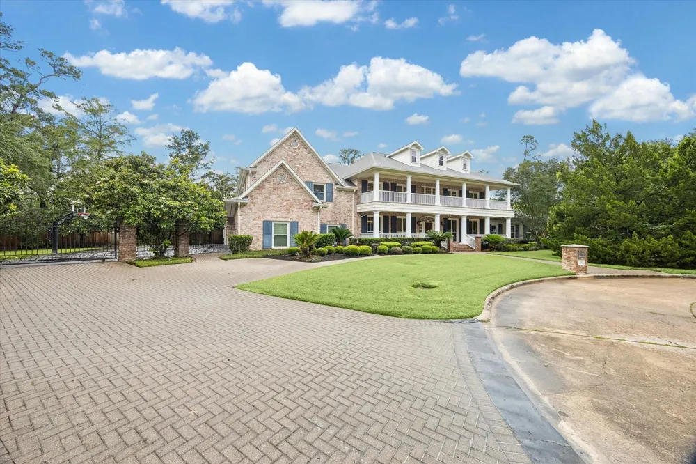 223 Heritage Oaks Lane Houston, TX 77024
