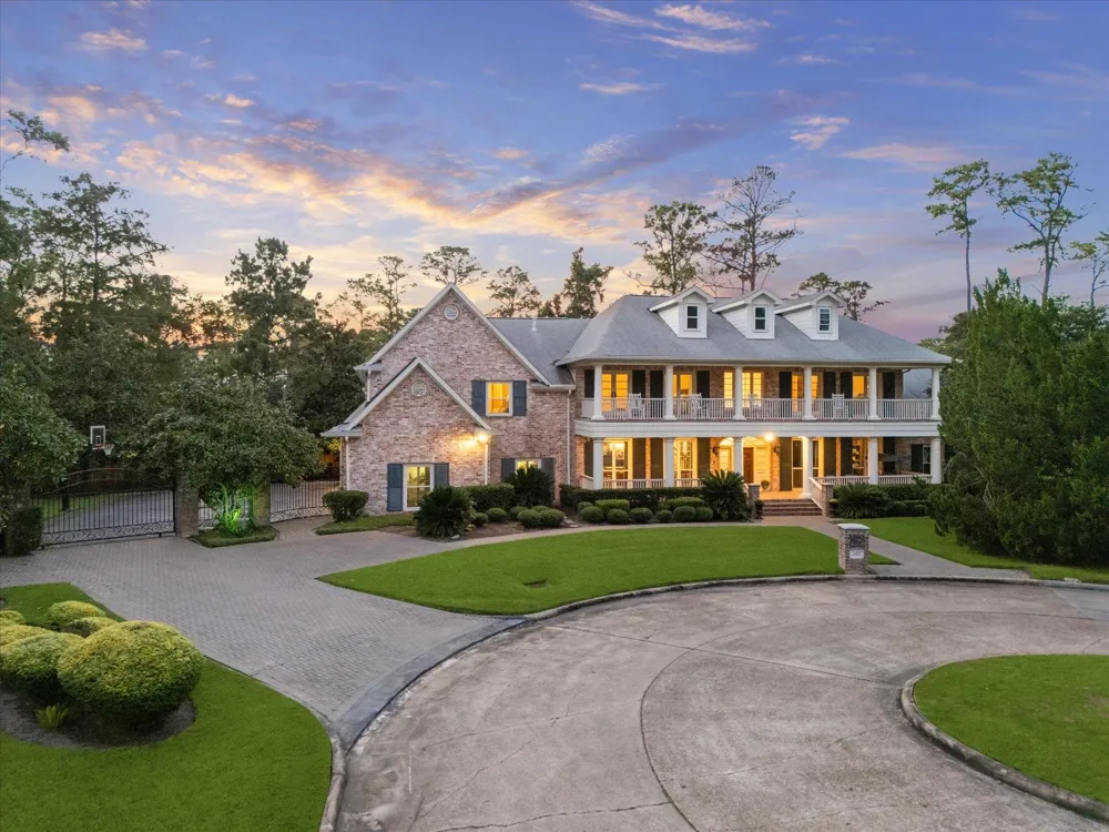 223 Heritage Oaks Lane Houston, TX 77024