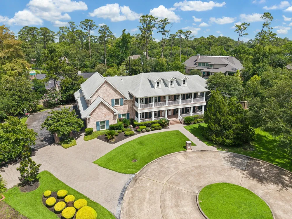 223 Heritage Oaks Lane Houston, TX 77024