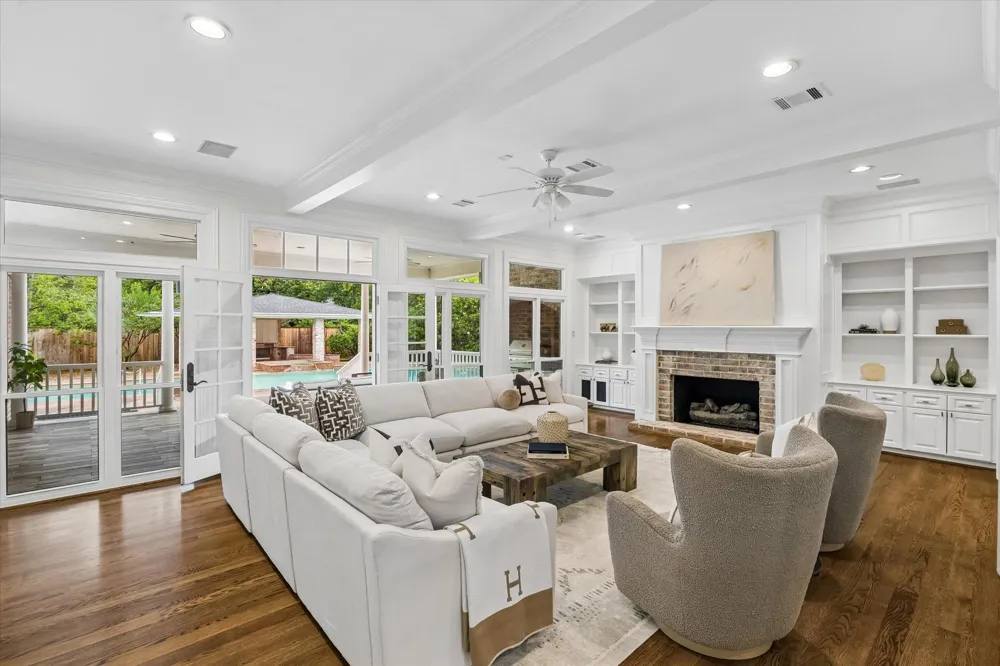 223 Heritage Oaks Lane Houston, TX 77024