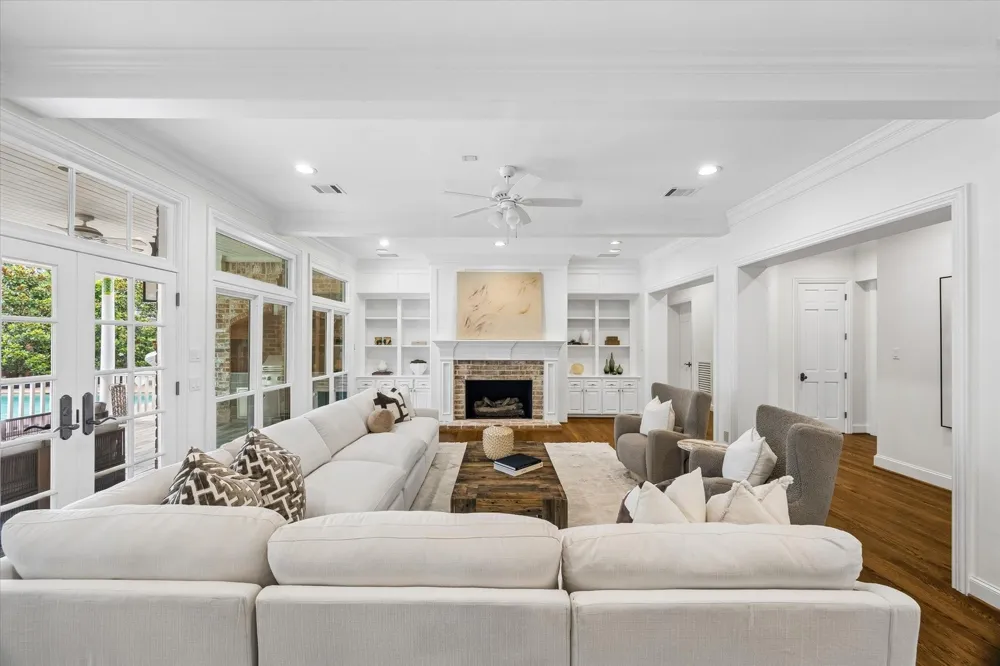 223 Heritage Oaks Lane Houston, TX 77024