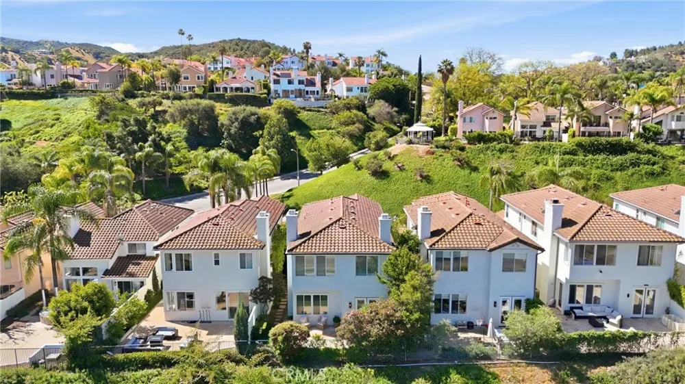 24813 Calle Cedro Calabasas, CA 91302
