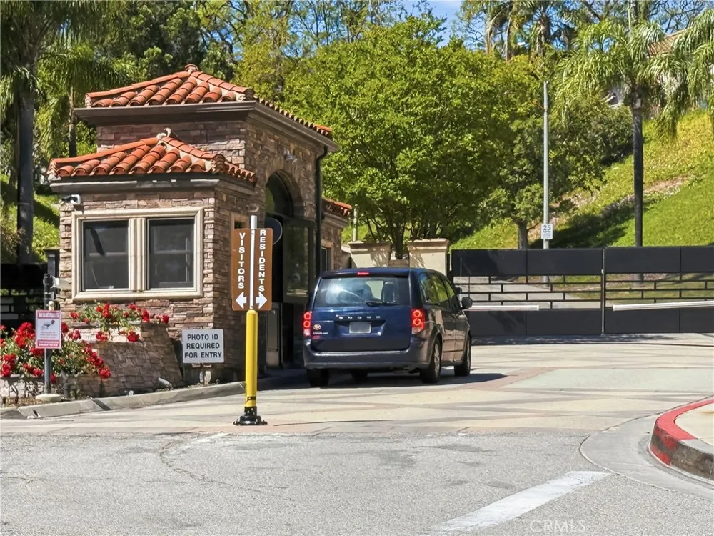 24813 Calle Cedro Calabasas, CA 91302