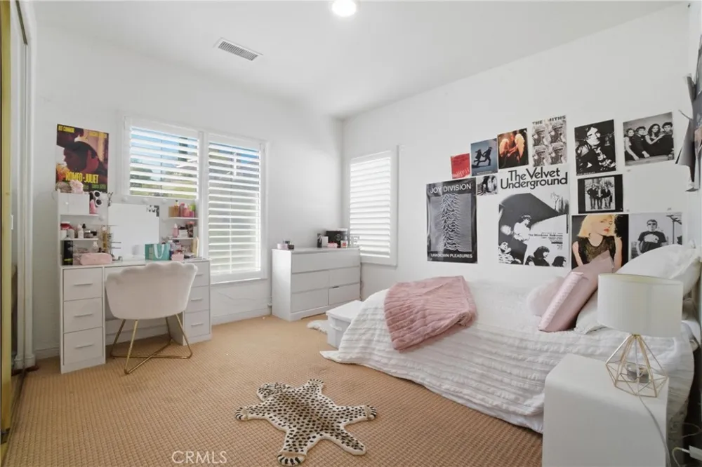 24813 Calle Cedro Calabasas, CA 91302