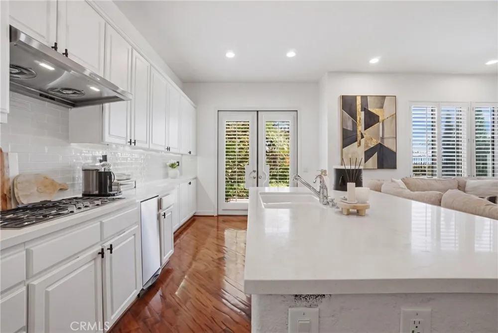 24813 Calle Cedro Calabasas, CA 91302