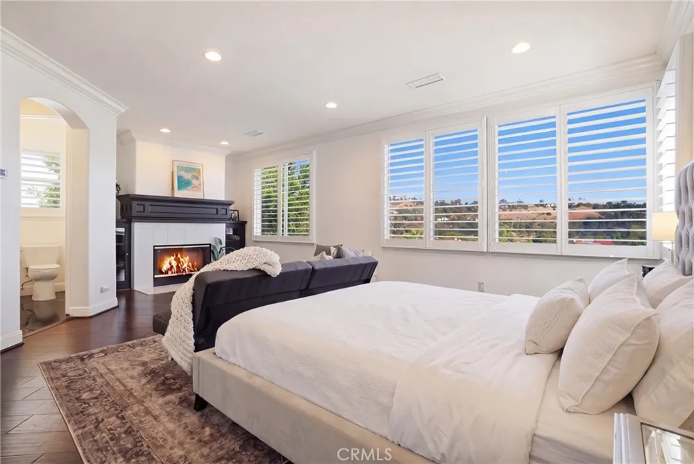24813 Calle Cedro Calabasas, CA 91302