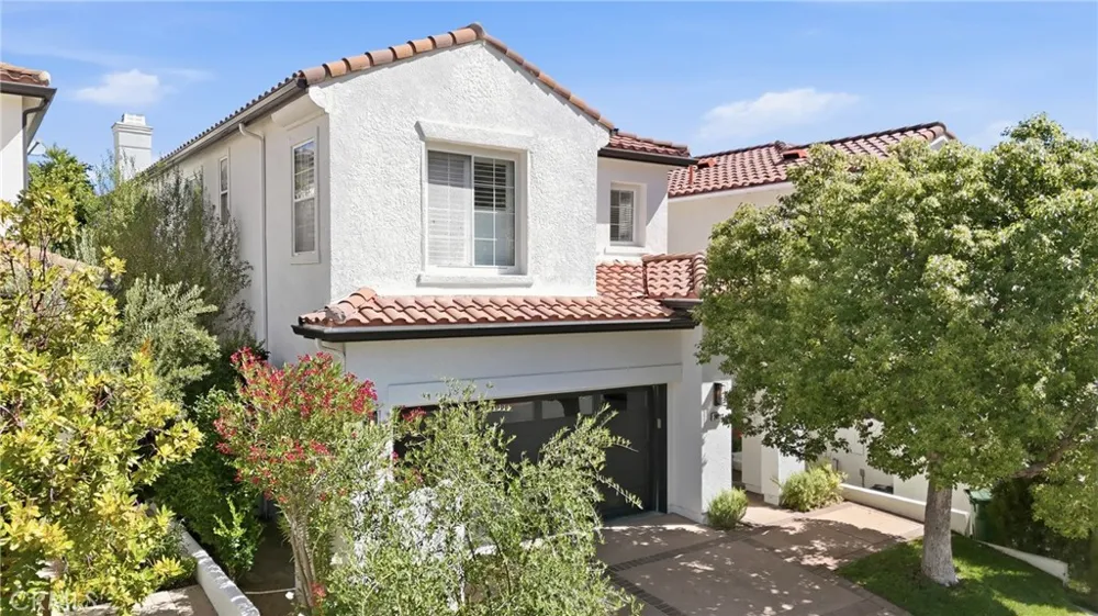 24813 Calle Cedro Calabasas, CA 91302