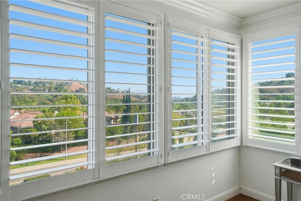 24813 Calle Cedro Calabasas, CA 91302