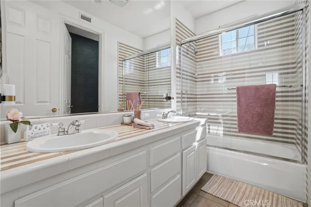 24813 Calle Cedro Calabasas, CA 91302