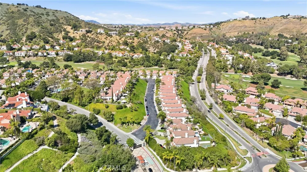 24813 Calle Cedro Calabasas, CA 91302
