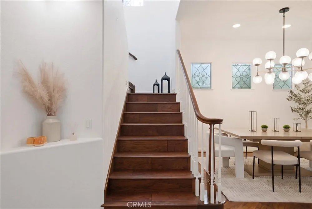 24813 Calle Cedro Calabasas, CA 91302