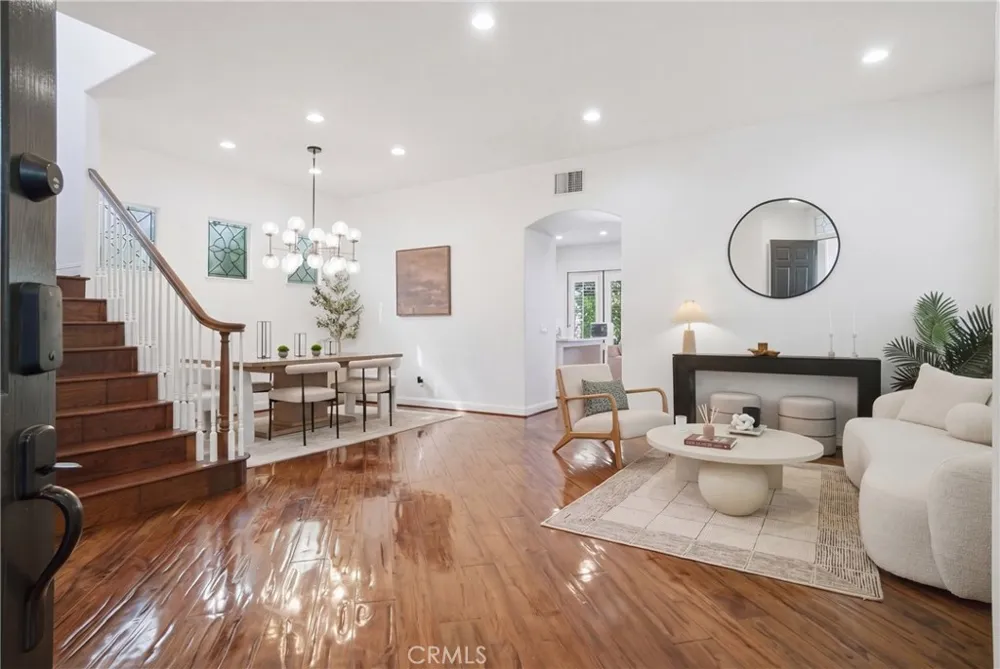 24813 Calle Cedro Calabasas, CA 91302