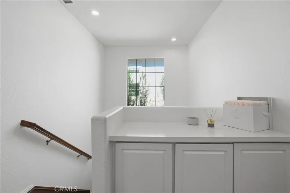 24813 Calle Cedro Calabasas, CA 91302