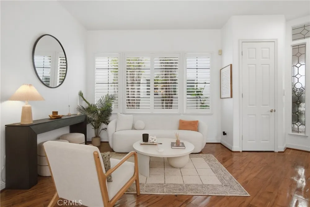 24813 Calle Cedro Calabasas, CA 91302