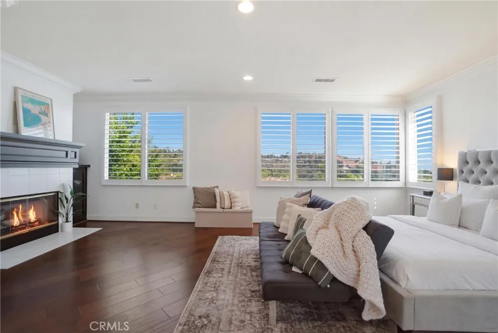 24813 Calle Cedro Calabasas, CA 91302