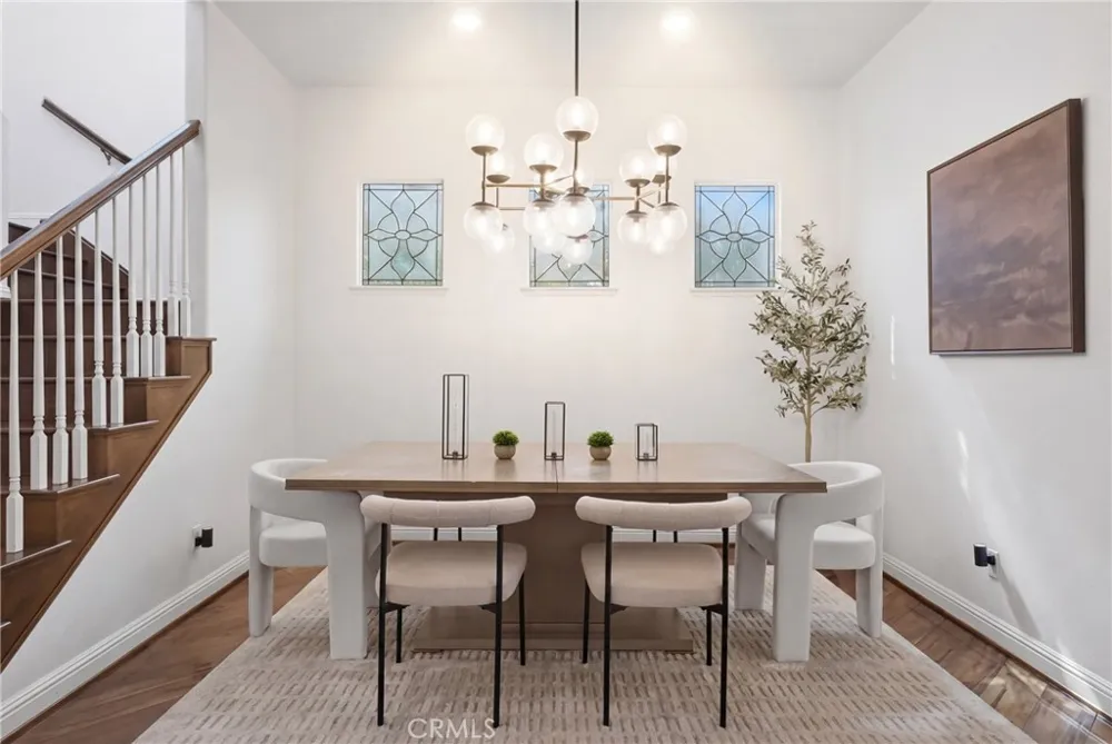 24813 Calle Cedro Calabasas, CA 91302