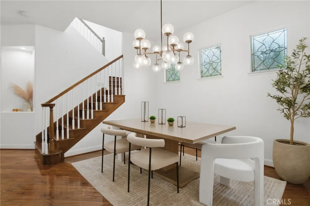 24813 Calle Cedro Calabasas, CA 91302