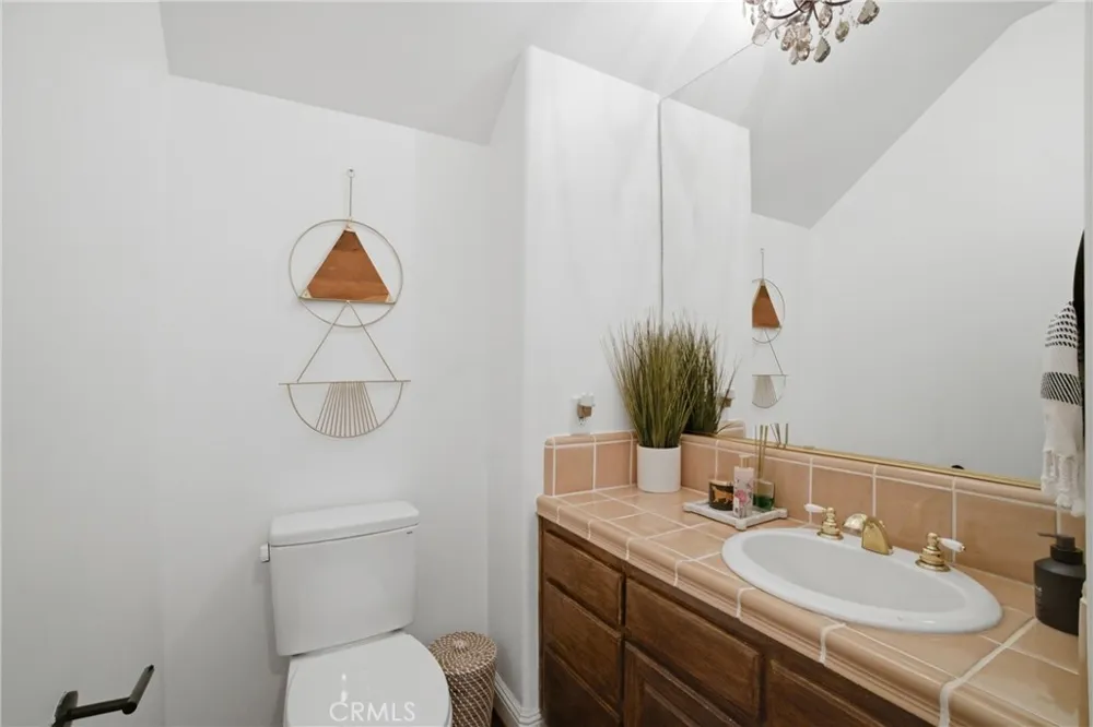 24813 Calle Cedro Calabasas, CA 91302