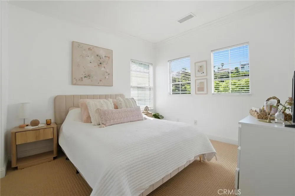 24813 Calle Cedro Calabasas, CA 91302