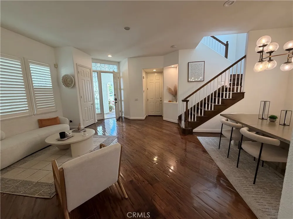 24813 Calle Cedro Calabasas, CA 91302